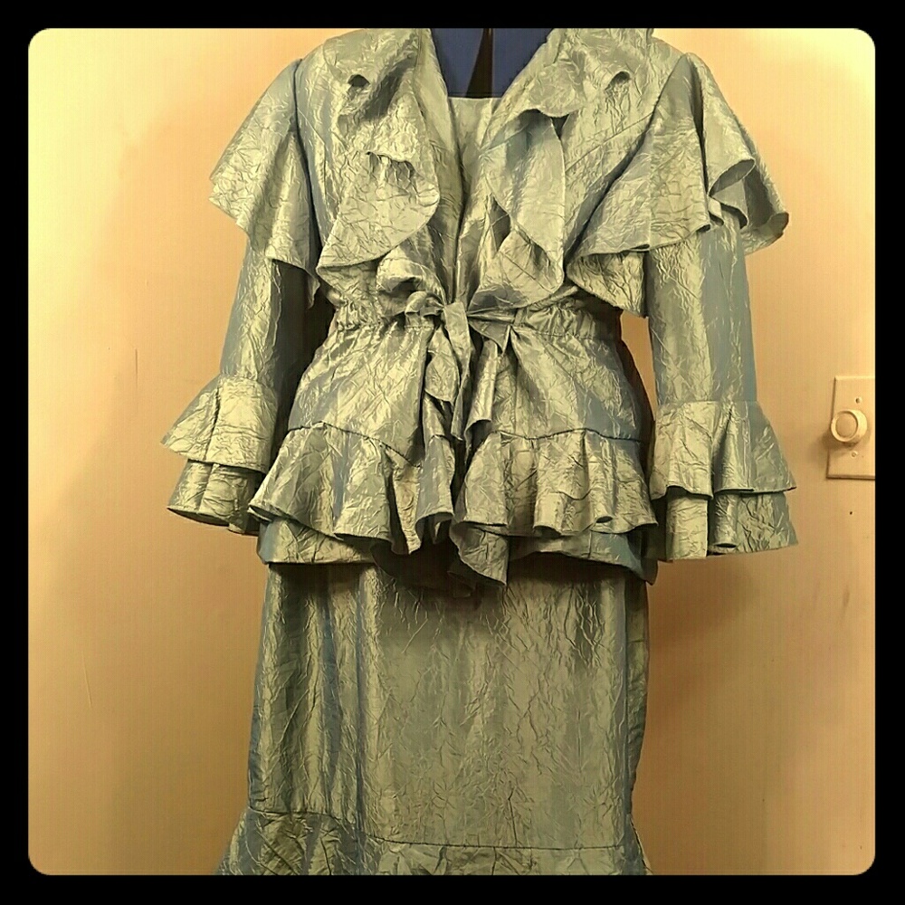 Beautiful mint green shimmery 3 piece dress suit